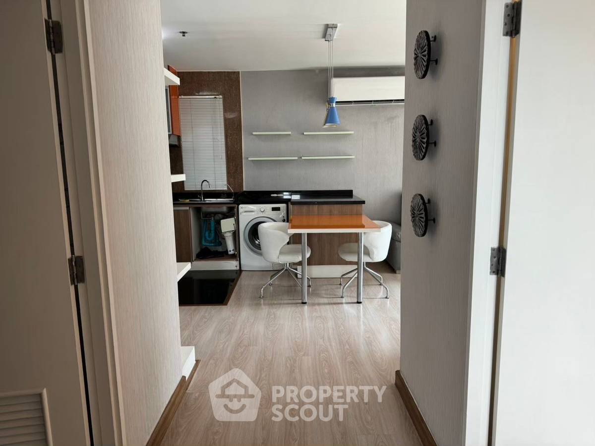 picture 2-BR Condo at Sukhumvit Plus near BTS Phra Khanong (ID 2298114) - 7/15