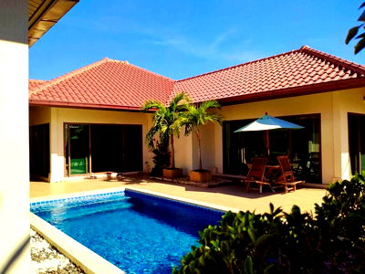 Houses for rent Bang Lamung Chonburi : Pool Villa for Rent – 55,000 THB/Month**  Thai–Balinese style house,Layout: 3 Bedrooms, 2 Bathrooms