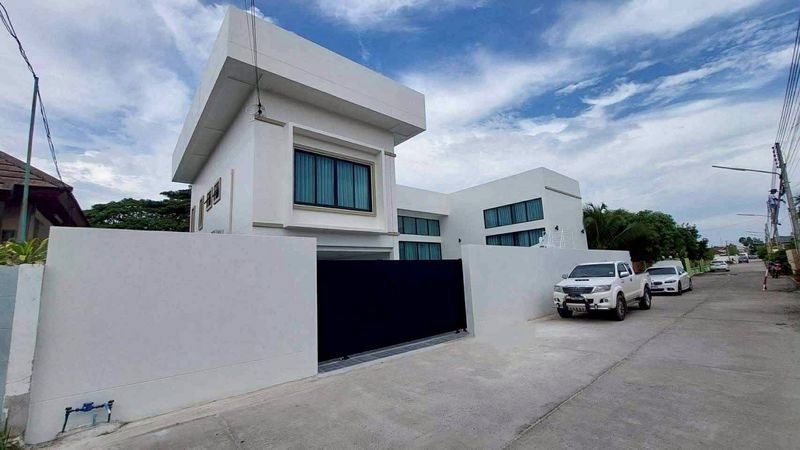 รูป ขายพลูวิลล่าสไตล์ Modern Luxury ทำเลดี ห่างทะเลจอมเทียนเพียง 5 นาที - รูปที่ 1/14