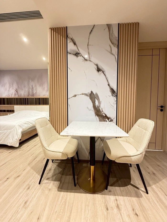 รูป Luxury Beachfront Condo | Price: 45,000 Baht / month Location : Arom Wongamat  Unit on 5th floor with stunning sea view. - รูปที่ 7/11