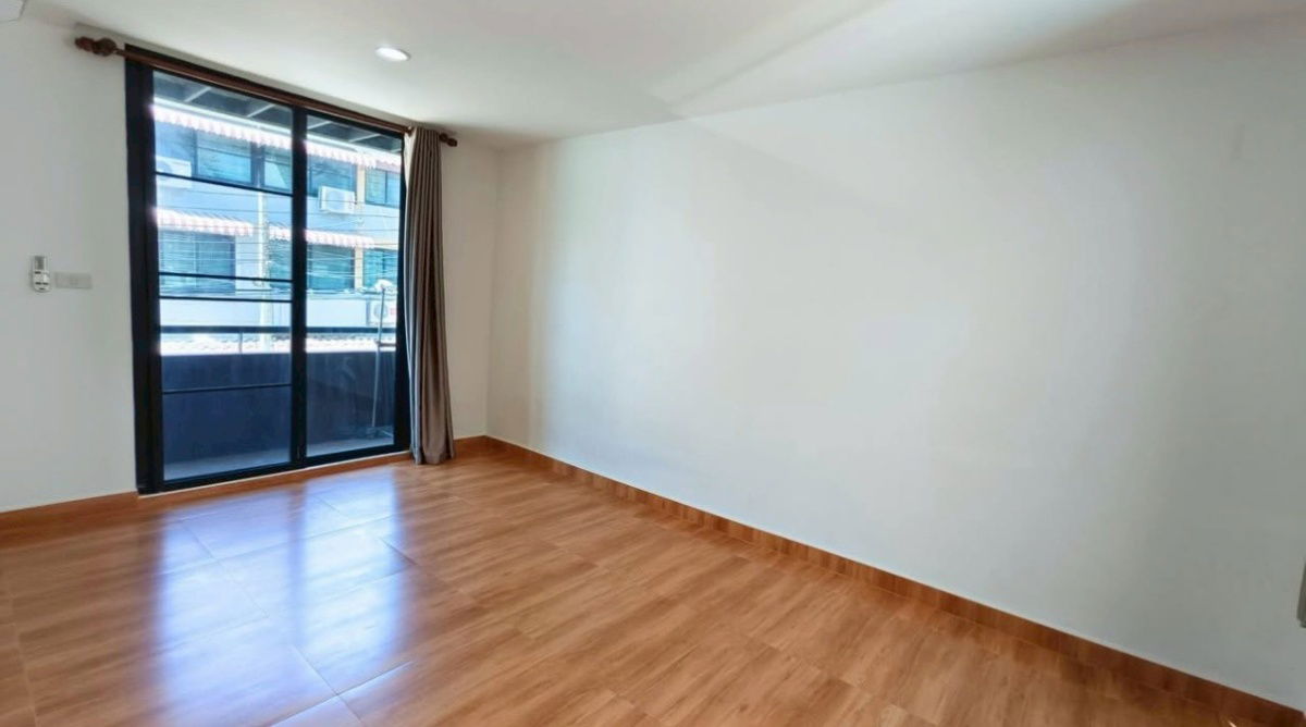 รูป 🏡 ให้เช่าทาวน์โฮม 3 ชั้น  3 ห้องนอน / 3 ห้องน้ำ  รีโนเวทใหม่ พื้นที่ใช้สอยเยอะ ใจกลางเมืองทองธานี - รูปที่ 13/19