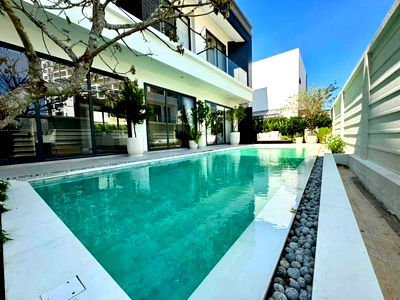 บ้านเดี่ยว ชลบุรี : Luxury Vista Villa 【Phase 1】 ใจกลางเมืองพัทยาใต้ – แหล่งเศรษฐกิจ  TYPE: The Ocean  5 ห้องนอน 6 ห้องน้ำ ราคาเริ่มต้น 21 ล้านบาท