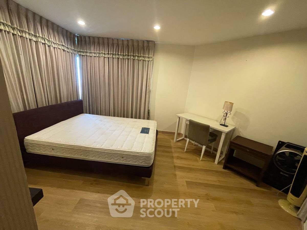 picture 3-BR Condo at Sathorn Gardens near MRT Si Lom (ID 2297847) - 11/27