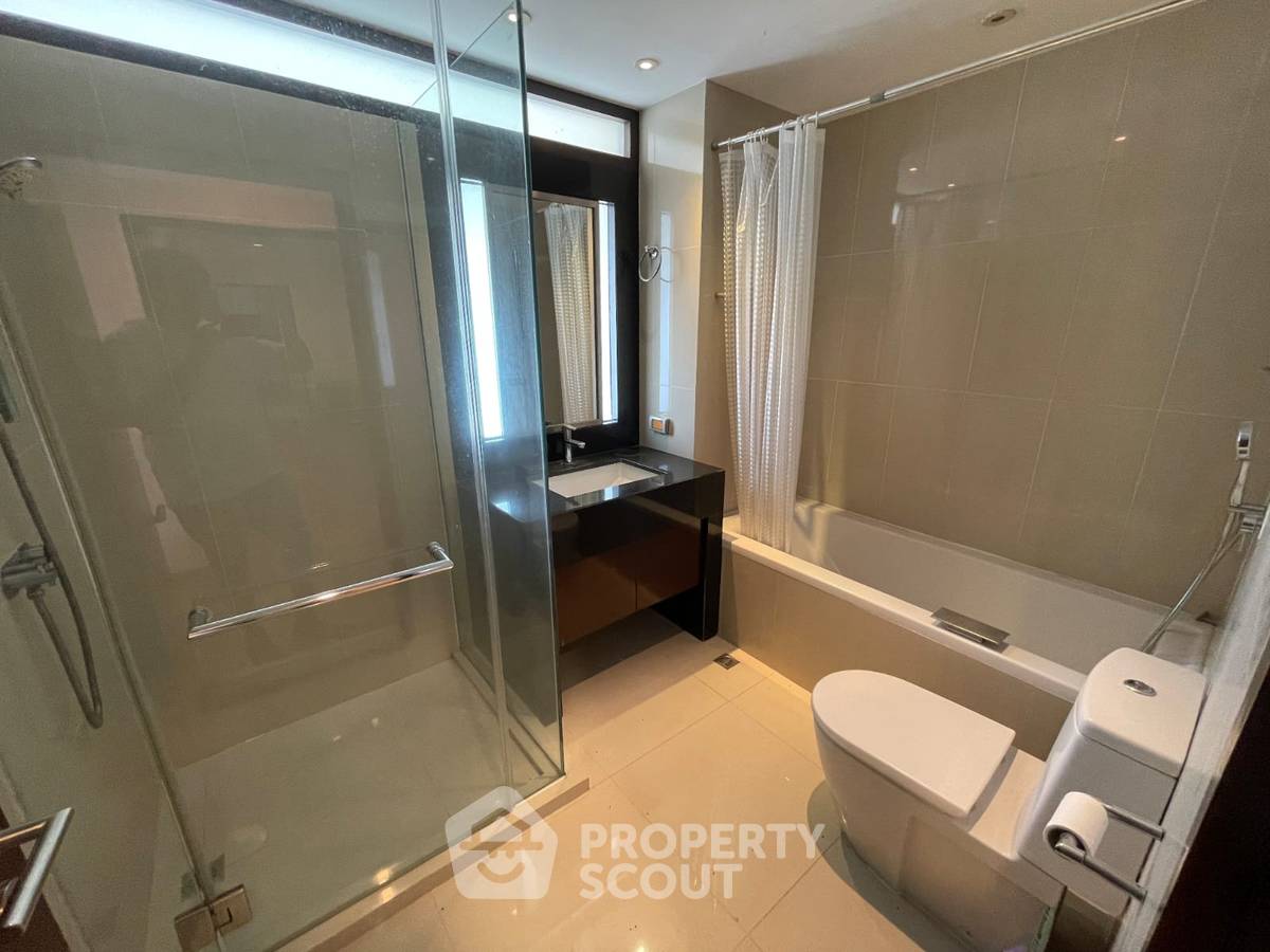picture 3-BR Condo at Sathorn Gardens near MRT Si Lom (ID 2297847) - 15/27