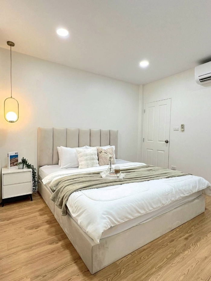 picture Single-storey detached house, Ratchadaniwet Village, Huai Khwang District - 2/16