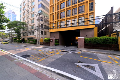 Condos for sale : 🌟Luxury Unit,Noble 09 Ruamrudee Prime Location near BTS Phloen Chit