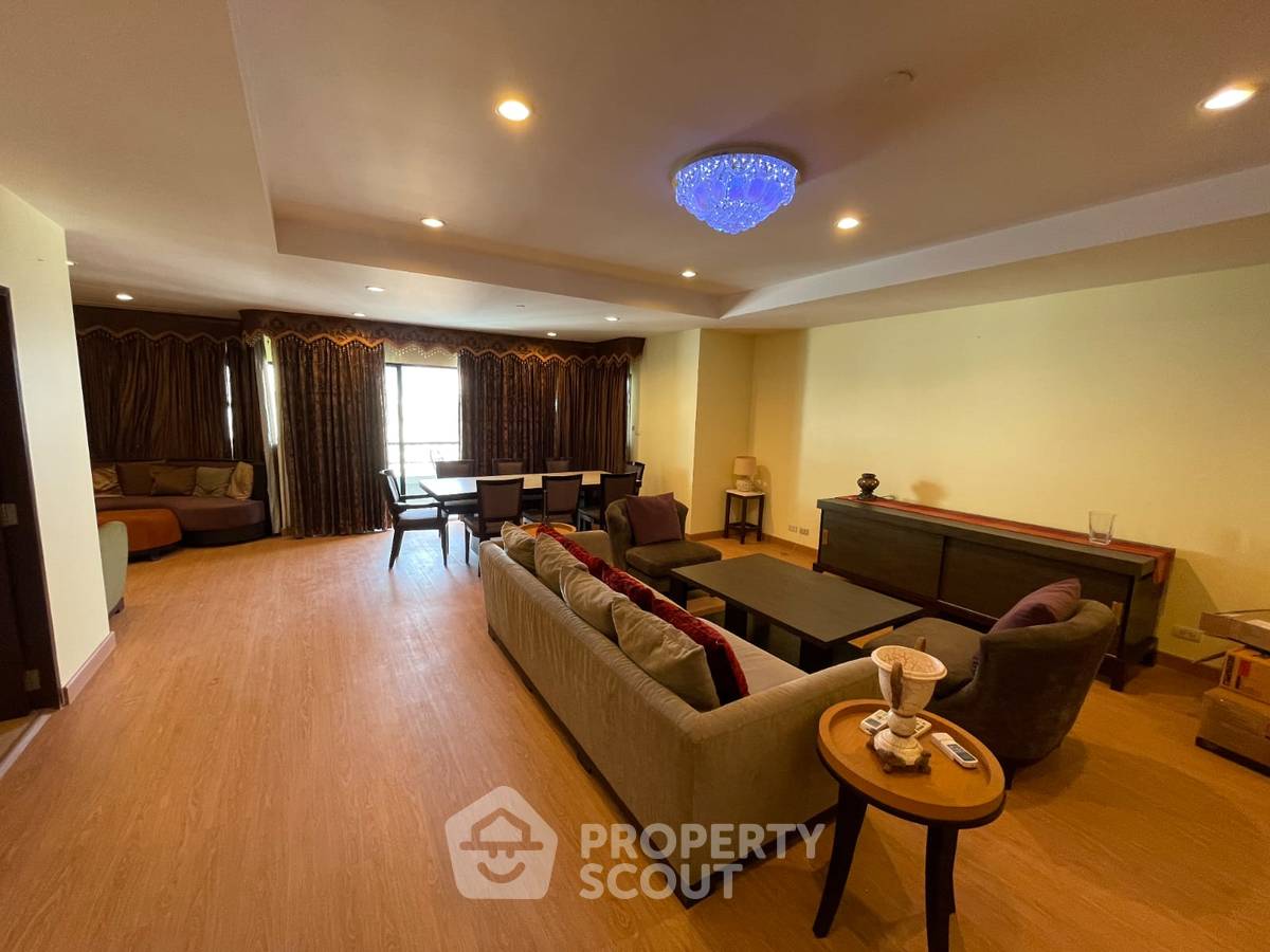 picture 3-BR Condo at Sathorn Gardens near MRT Si Lom (ID 2297847) - 23/27