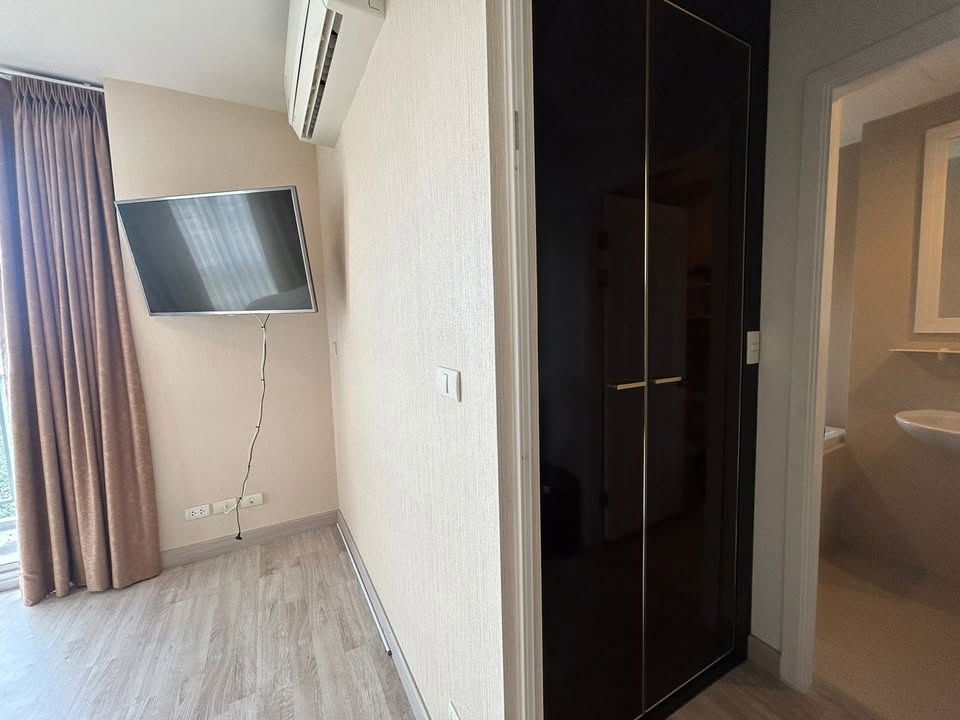 picture 2-bedroom condo with stunning views, Riverfront unit, ready to move in, close to the Ministry of Commerce. - 8/12