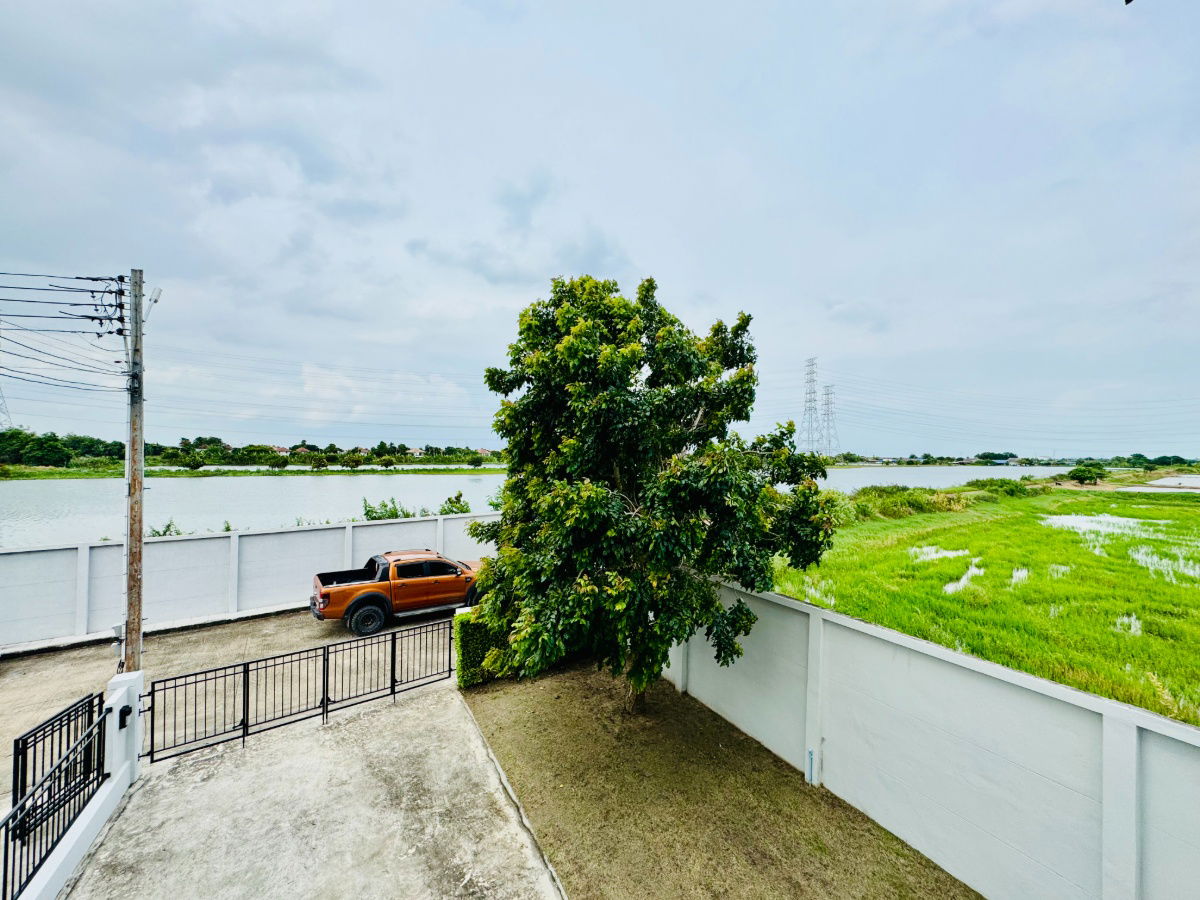 picture Corner Townhome for Sale at Modi Villa Ladkrabang - Suvarnabhumi | Brand New Home with Lake View, Prime Location near Airport - 10/12