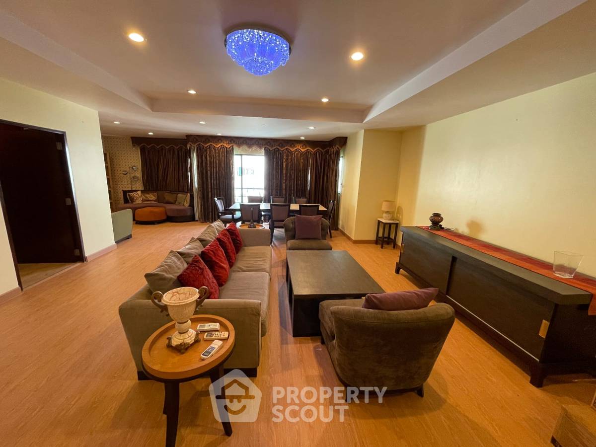 picture 3-BR Condo at Sathorn Gardens near MRT Si Lom (ID 2297847) - 1/27