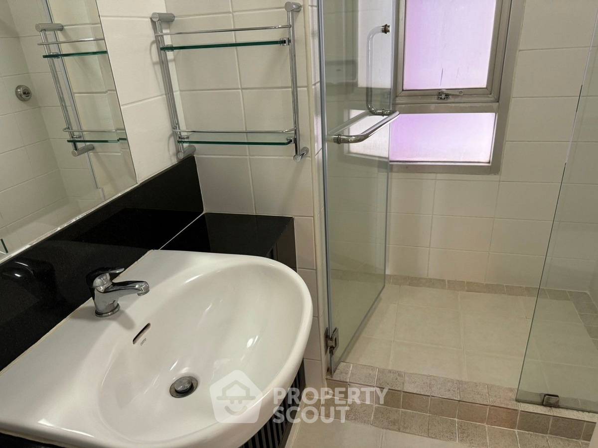 picture 2-BR Condo at Sukhumvit Plus near BTS Phra Khanong (ID 2298114) - 12/15