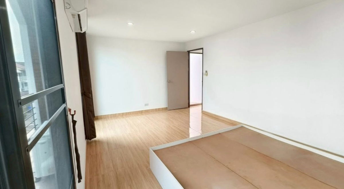 รูป 🏡 ให้เช่าทาวน์โฮม 3 ชั้น  3 ห้องนอน / 3 ห้องน้ำ  รีโนเวทใหม่ พื้นที่ใช้สอยเยอะ ใจกลางเมืองทองธานี - รูปที่ 18/19