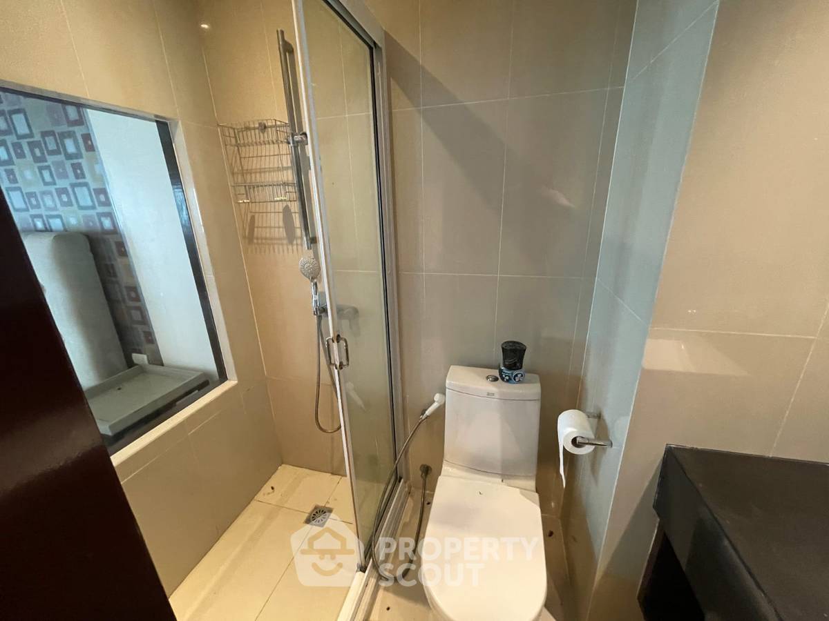 picture 3-BR Condo at Sathorn Gardens near MRT Si Lom (ID 2297847) - 2/27