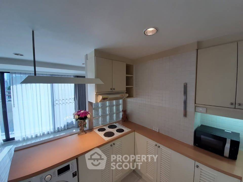 picture 2-BR Condo at Supalai Place Sukhumvit 39 near BTS Phrom Phong (ID 2297058) - 4/22