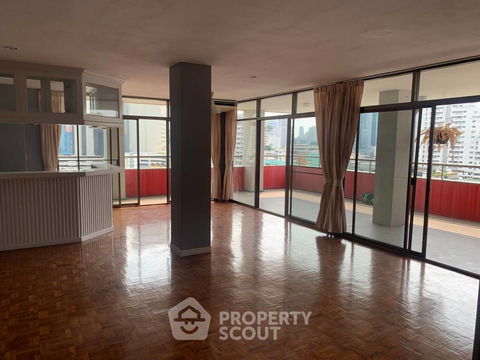 3-BR Condo at Baan Prida Condominium near BTS Nana (ID 1502222)