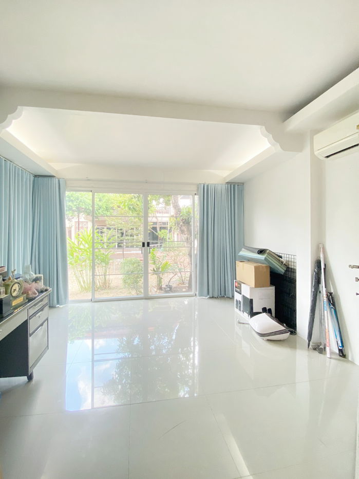 picture Rare Opportunity: Prime Land 221 SQW. with 2 Residences | Ladprao – Phahonyothin 24 - 5/5