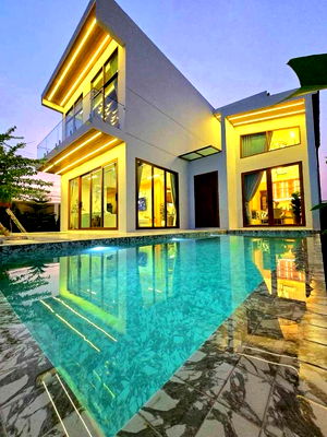 Houses for rent Bang Lamung Chonburi : Luxury Pool Villa – Mabprachan Reservoir Area,Location near Mabprachan Reservoir, 5 bedrooms, each with an en-suite bathroom (total 6 bathrooms)