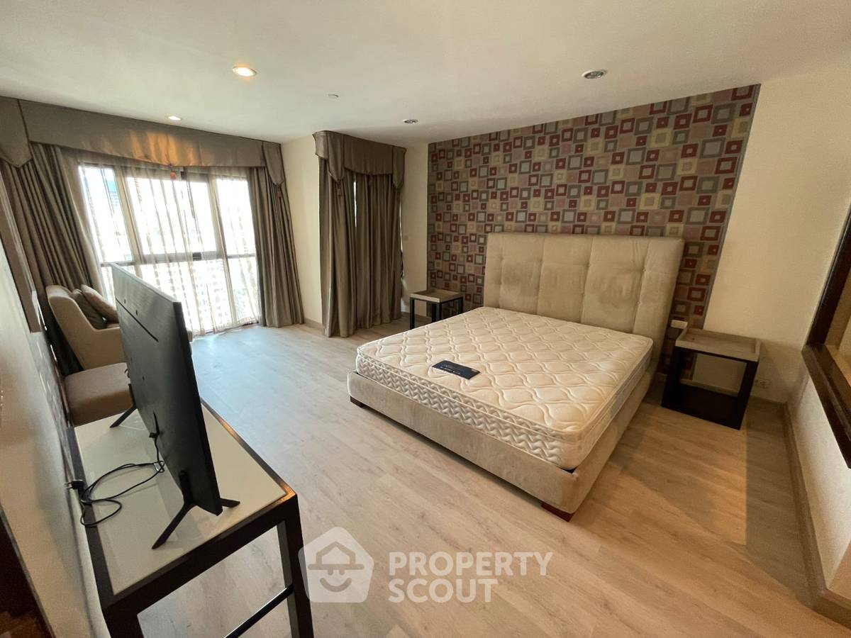 picture 3-BR Condo at Sathorn Gardens near MRT Si Lom (ID 2297847) - 3/27