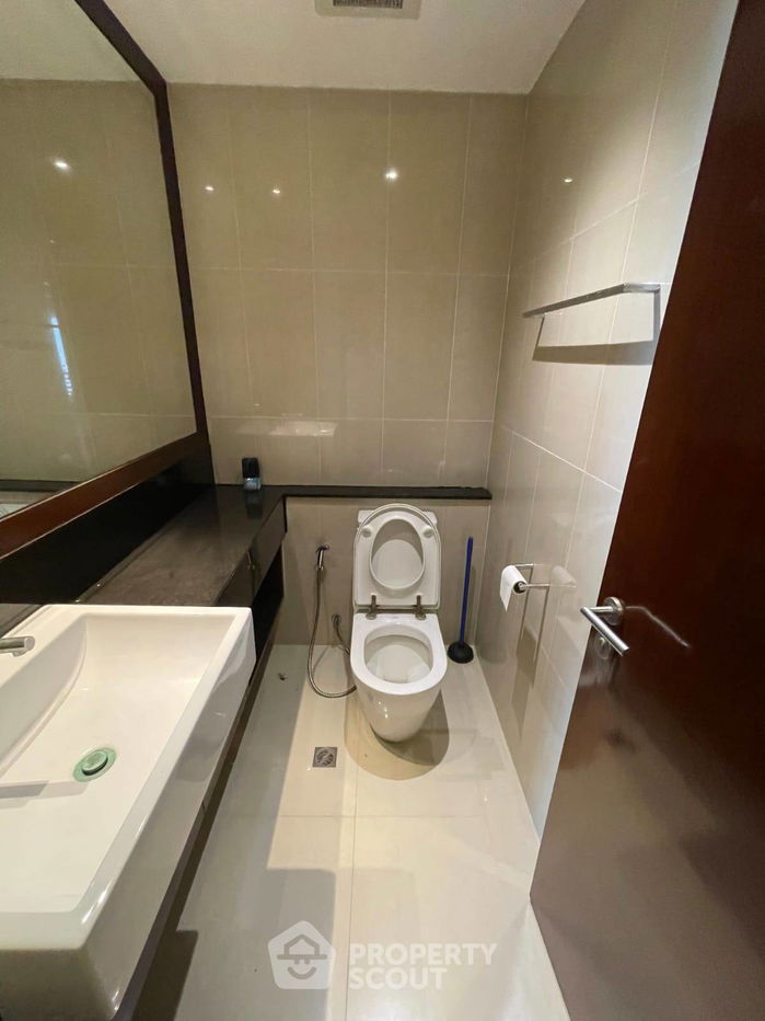 picture 3-BR Condo at Sathorn Gardens near MRT Si Lom (ID 2297847) - 9/27