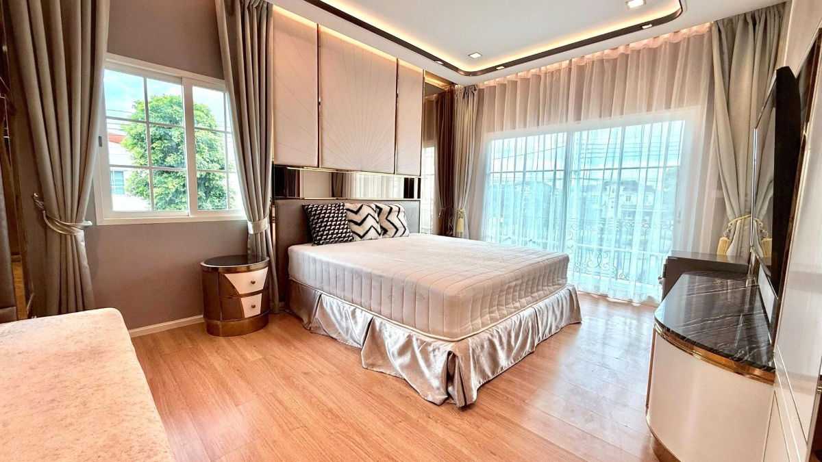 picture 🏡✨ Corner house for rent, Grandio Ladprao - Kaset Nawamin project, 3 bedrooms, 264 sq m. 💰 130,000 baht/month - 13/15