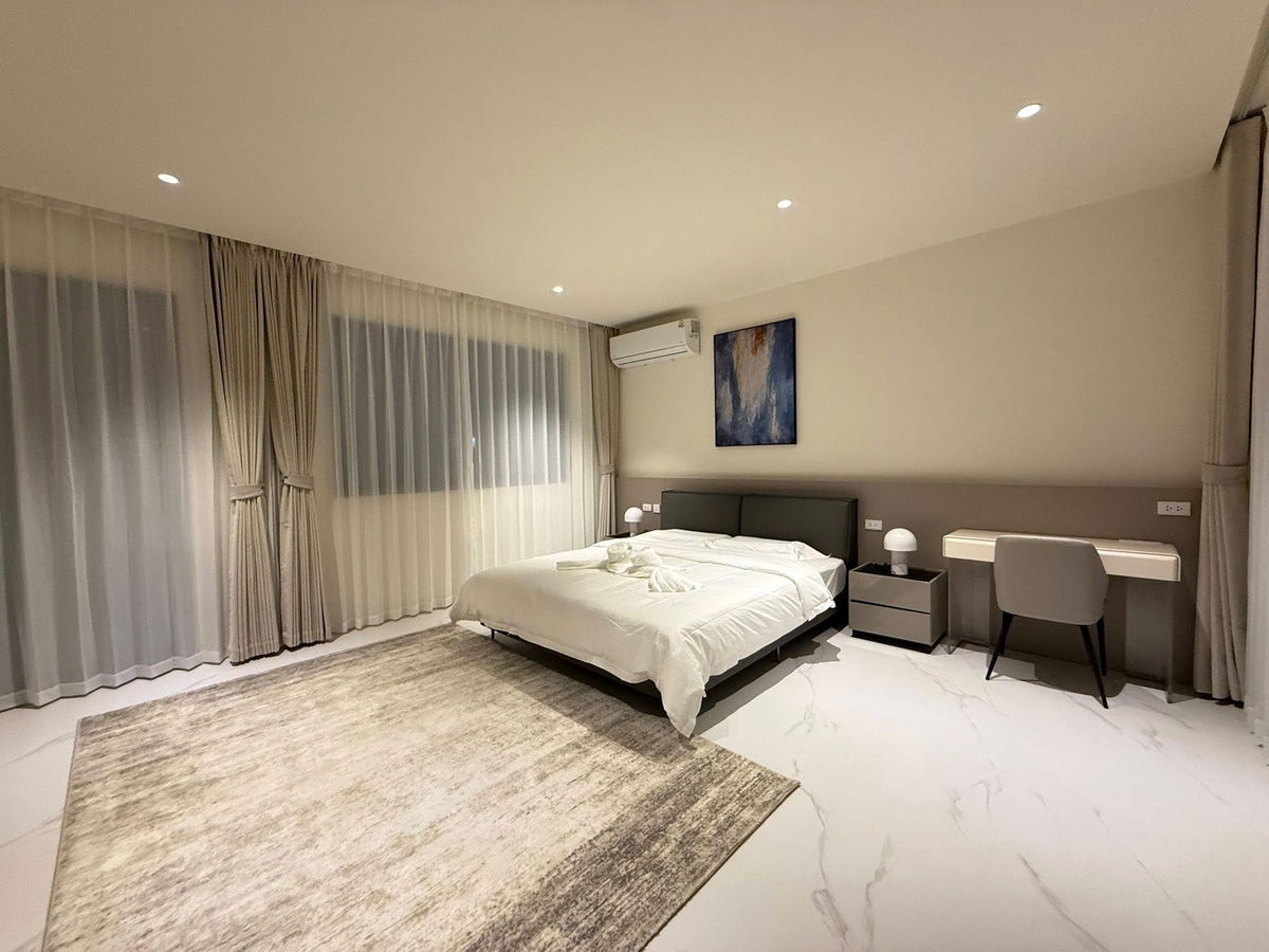 รูป Suksabai Pool Villa – บ้านพักพร้อมสระว่ายน้ำ สำหรับเช่า  บ้านขนาดใหญ่ รองรับการอยู่อาศัยหรือทำธุรกิจ  5 ห้องนอน 6 ห้องน้ำ - รูปที่ 14/15