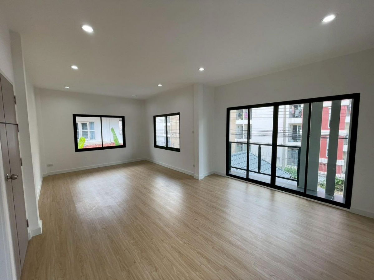 picture Single house, ready to move in, Rangsit Khlong 5, near the Bangna-Bang Pa-in ring road - 21/34