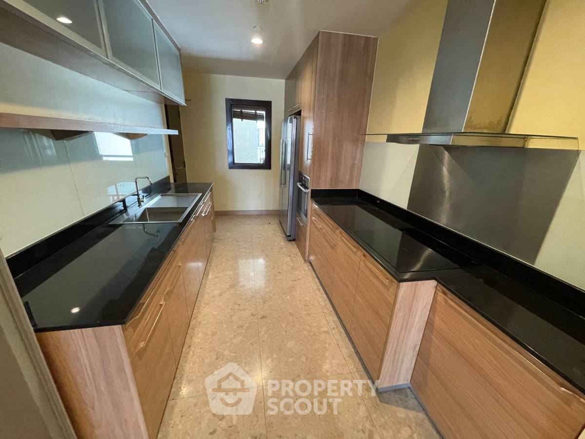 picture 3-BR Condo at Sathorn Gardens near MRT Si Lom (ID 2297847) - 14/27