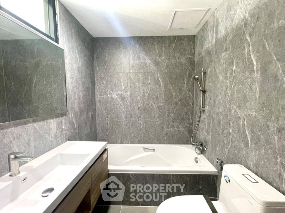 picture 3-BR Condo at Sathorn Gardens near MRT Si Lom (ID 2037543) - 15/23
