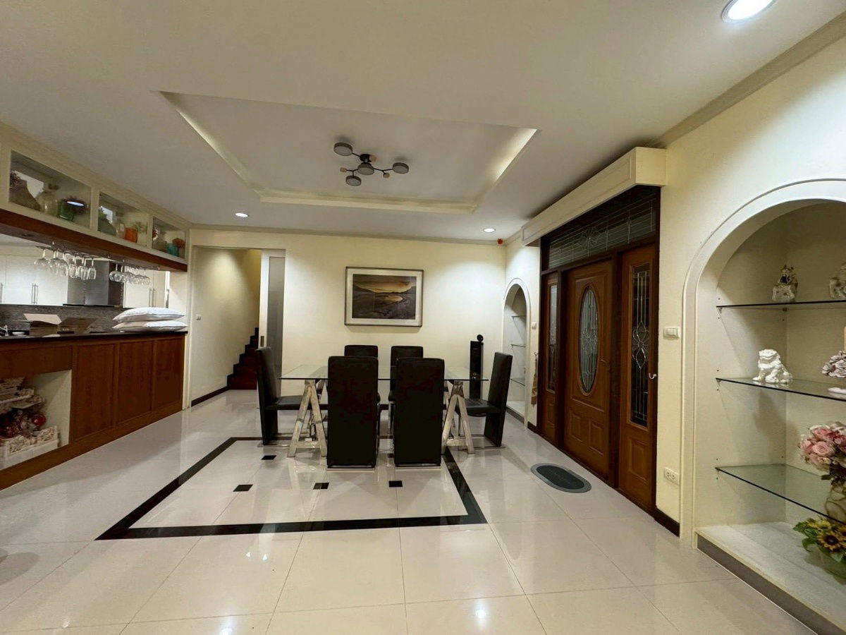 picture  Luxury 4-Bedroom House with Private Jacuzzi for Rent – Thung Klom Tan Man Road, Pattaya* 4 Bedrooms | 3 Bathrooms - 4/16
