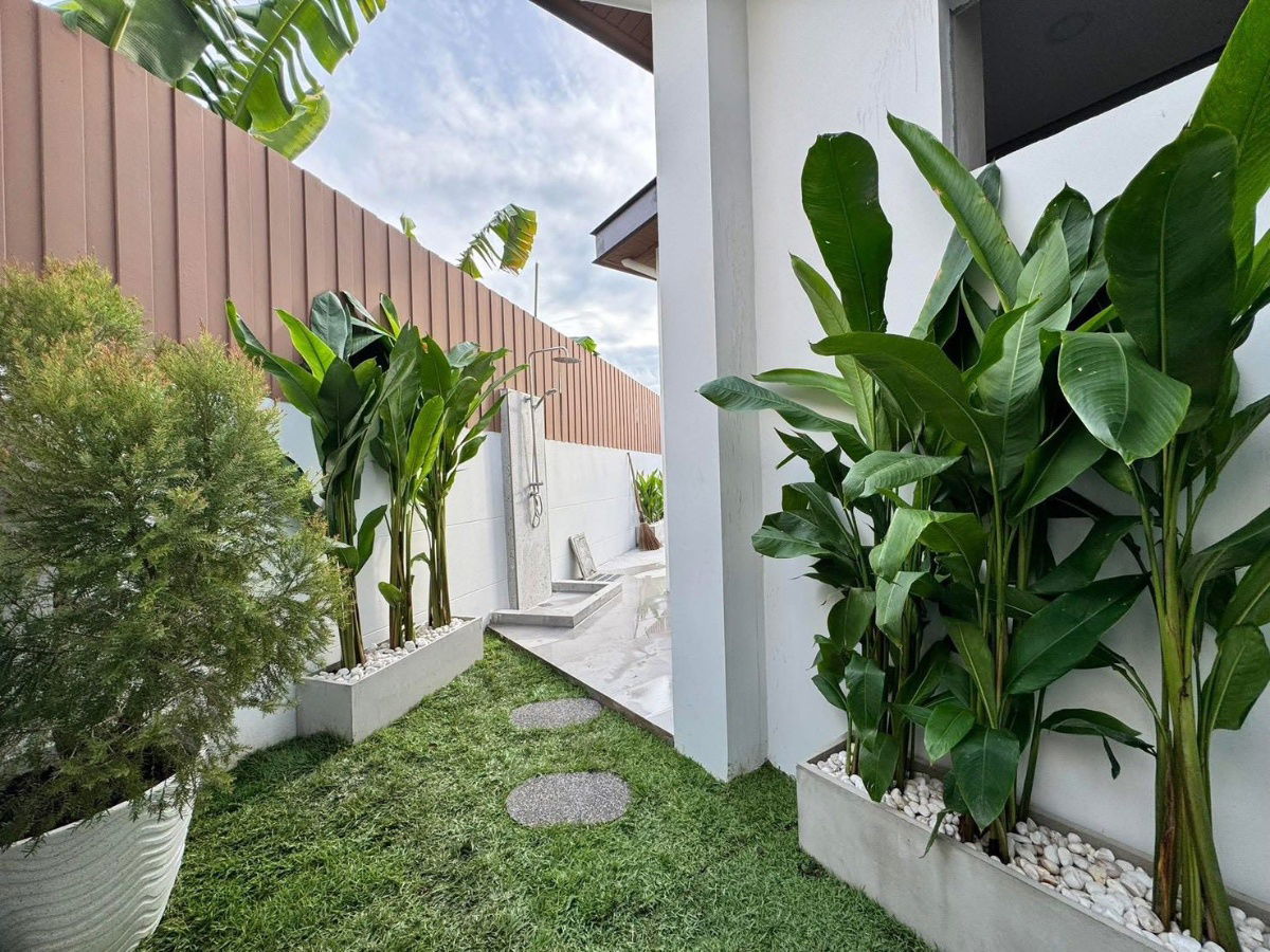 รูป วิลล่าพร้อมสระว่ายน้ำ 3 ห้องนอน 4 ห้องน้ำ สไตล์โมเดิร์น – ใจกลางพัทยา พื้นที่ใช้สอย 216 ตร.ม. - รูปที่ 9/10