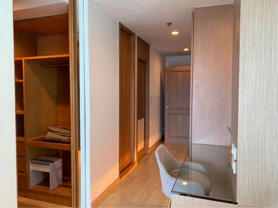 รูป The Rajdamri Condo duplex unit for rent 2 bedroom 2 baths, 27th Floor  - รูปที่ 31/34