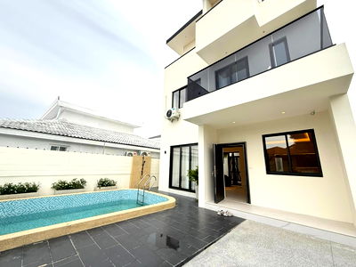 เช่าบ้านเดี่ยว บางละมุง ชลบุรี : Suksabai Pool Villa – บ้านพักพร้อมสระว่ายน้ำ สำหรับเช่า  บ้านขนาดใหญ่ รองรับการอยู่อาศัยหรือทำธุรกิจ  5 ห้องนอน 6 ห้องน้ำ