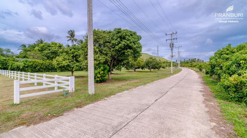 ขายที่ดิน  340 ตร.ว. ห่างทะเลเพียง 15 นาที วิวภูเขา แปลงหัวมุม ต.หนองตาแต้ม อ.ปราณบุรี  ประจวบคีรีขันธ์