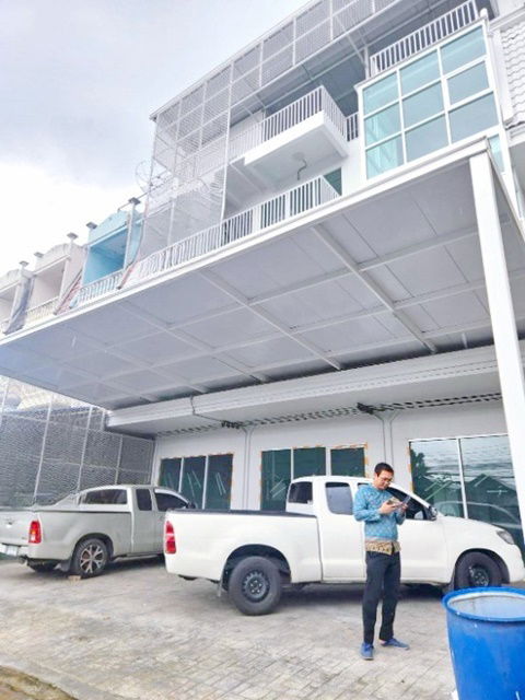 picture just 800 meters from MRT Yaek Lam Sali 75 sq.wa. 1175sq.m. for rent: 3 adjoining units, 4.5 stories - 1/8
