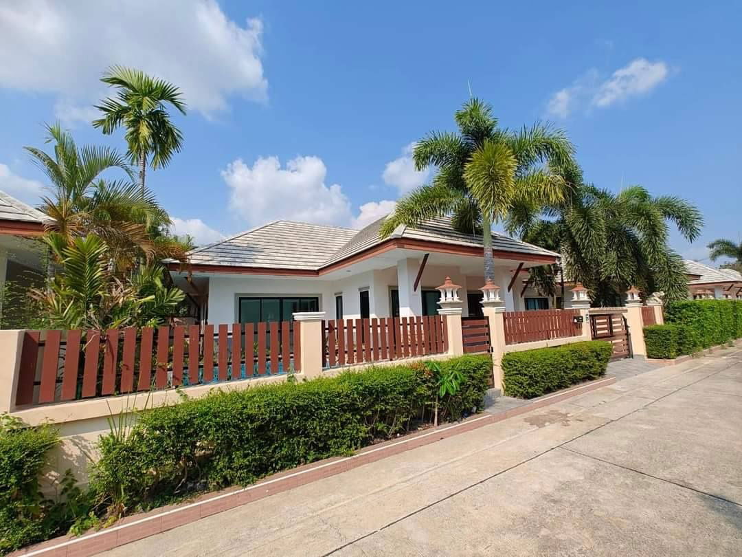 รูป ขายบ้าน Pool Villa สวยในโครงการบ้านดุสิตวิว พัทยา บ้านใหม่ พื้นที่ใช้สอยรวม 138 ตารางเมตร3 ห้องนอน 3 ห้องน้ำ - รูปที่ 1/12