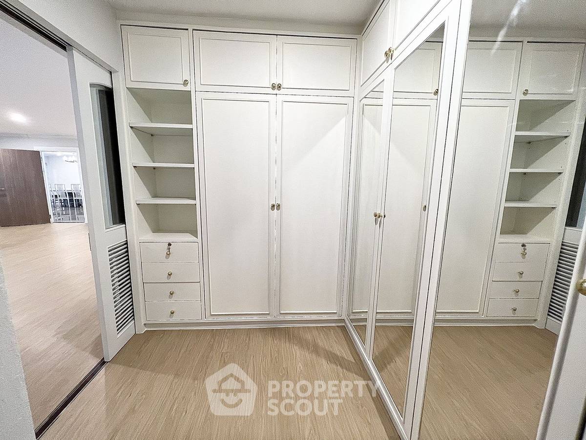 รูป คอนโด 5-ห้องนอน ที่ โอเรียลเต็ล ทาวเวอร์ คอนโดมิเนียม ใกล้ BTS เอกมัย (ID 1210264) - รูปที่ 21/28