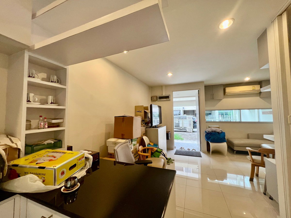 picture For Sale: 3-Story Townhome, Prime Location on Main Road – Noble Cube Pattanakarn - 10/26