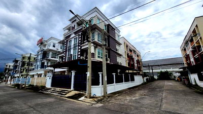 Home office for sale Bangkok : For Sale: 4-Storey Arcadia Office at Home  located in a prime area close to Suvarnabhumi Airport.