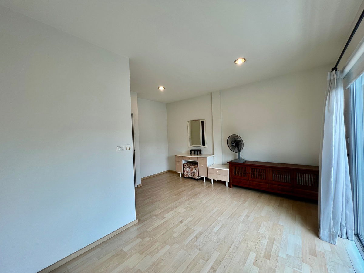 picture For Sale: 3-Story Townhome, Prime Location on Main Road – Noble Cube Pattanakarn - 22/26