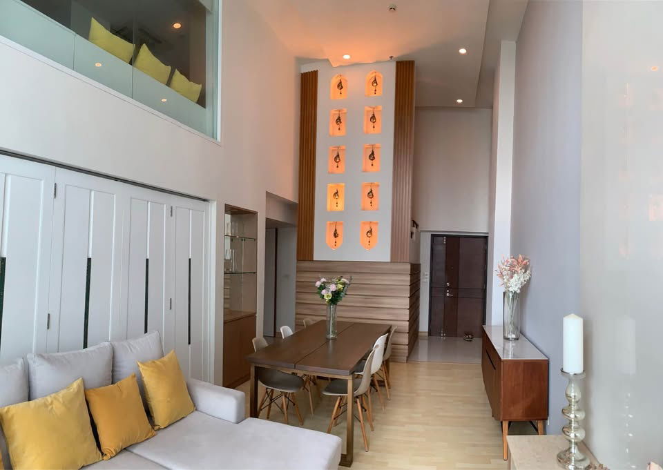 รูป The Rajdamri Condo duplex unit for rent 2 bedroom 2 baths, 27th Floor  - รูปที่ 1/34