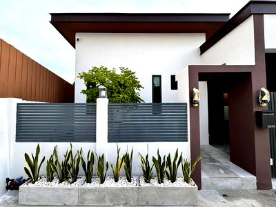 บ้านเดี่ยว นิคมปิ่นทอง : วิลล่าพร้อมสระว่ายน้ำ 3 ห้องนอน 4 ห้องน้ำ สไตล์โมเดิร์น – ใจกลางพัทยา พื้นที่ใช้สอย 216 ตร.ม.