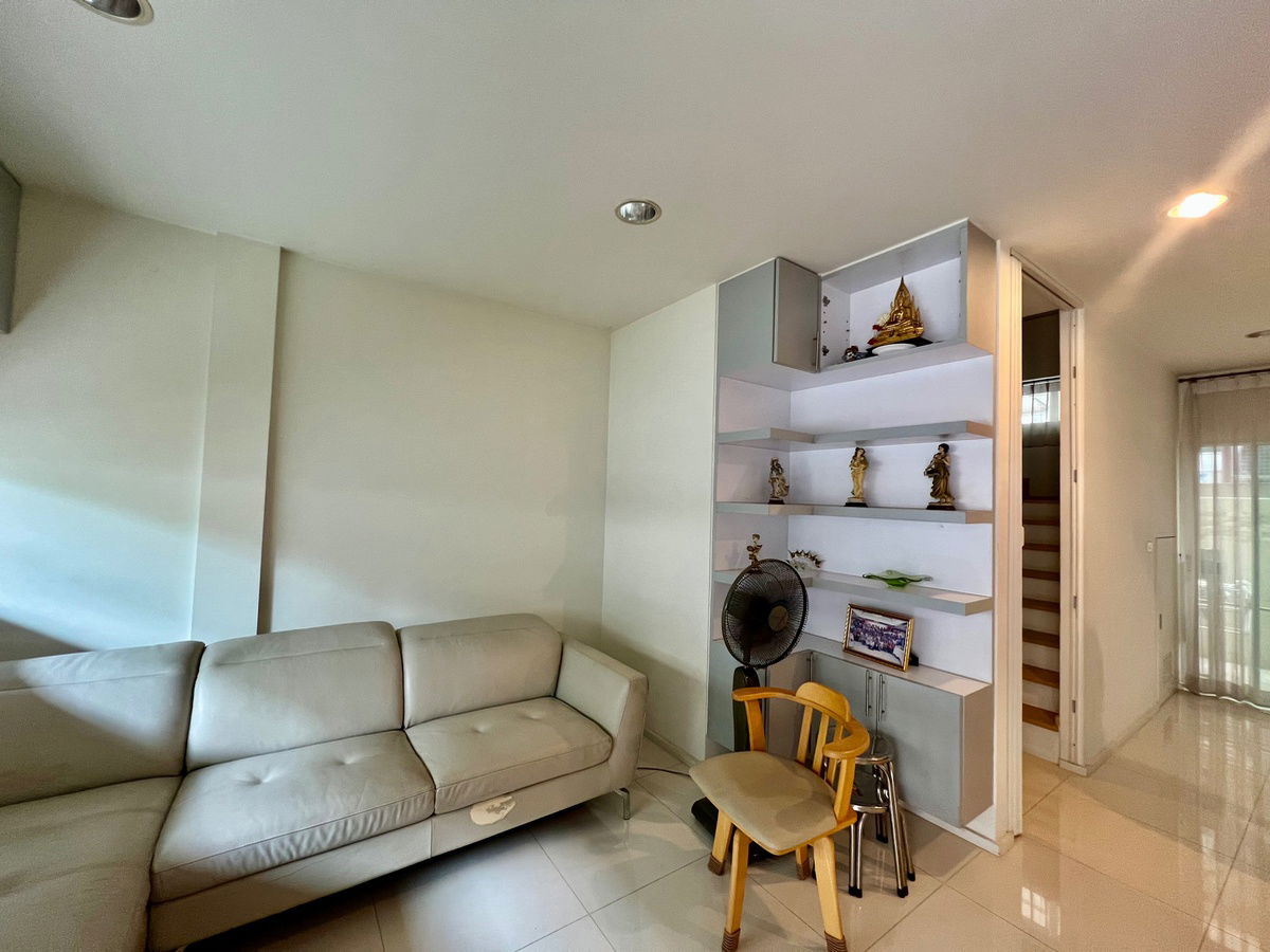 picture For Sale: 3-Story Townhome, Prime Location on Main Road – Noble Cube Pattanakarn - 6/26