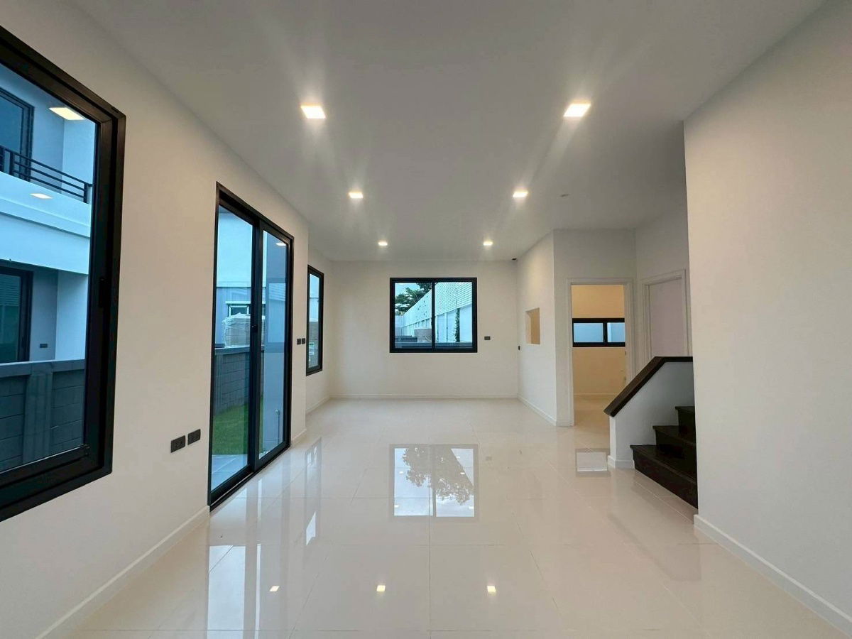 รูป ขายบ้านติดถนนใหญ่ แกรนด์บริทาเนีย ราชพฤกษ์ พระราม5 3ห้องนอน 3น้ำ 2จอด บ้านใหม่มือ1 โปรพิเศษเพียง 7.59ล้าน  - รูปที่ 9/16