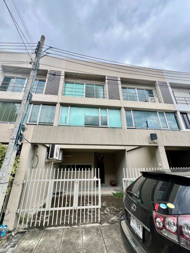 3-bed townhouse for sale, 186 sqm, 18.4 sq wah, NOBLE CUBE PATTANAKARN