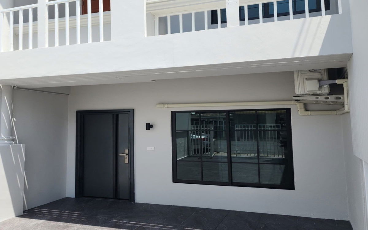 picture Townhouse for sale, newly renovated, Porromyen Village, LamlukKa - Khukhot - 10/13