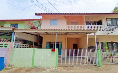 Semi-detached house for sale near Don Mueang Airport, only 10 minutes away.