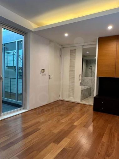 3-bed townhouse for sale, 390 sq wah, The Lofts Sathorn