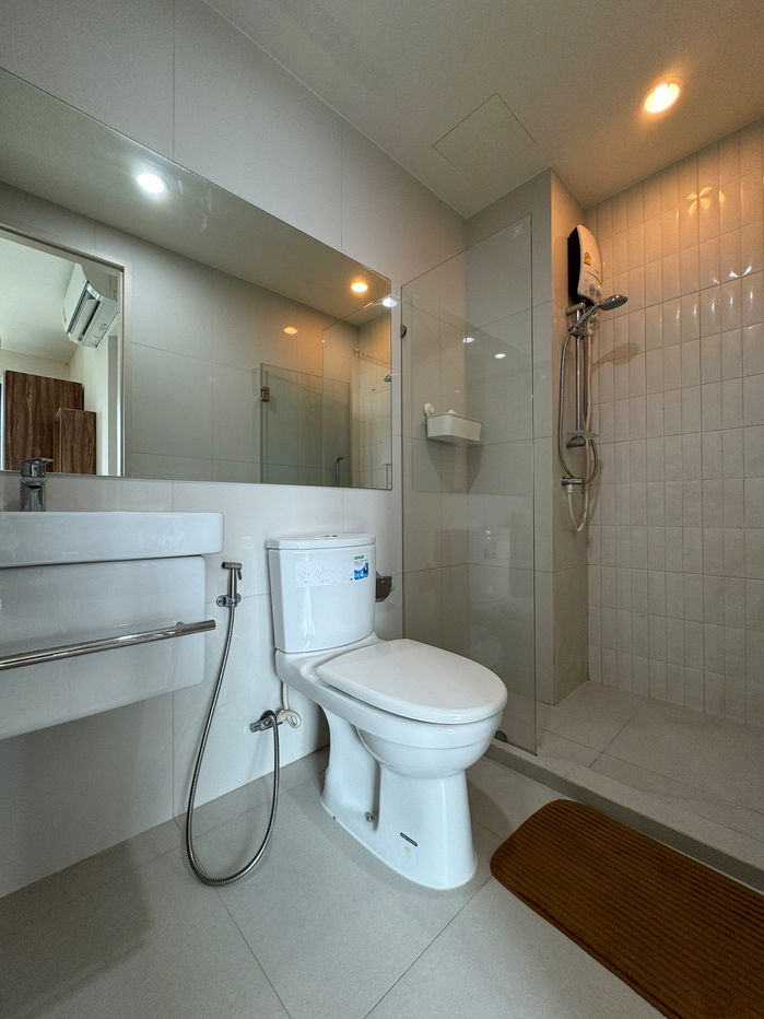 picture Studio type!!! Ready to move in fully furnished!! - 8/8