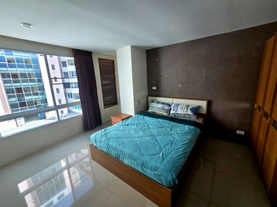 Condos for sale 700 Year Sports Arena Chiang Mai : Pansook Quality Condo For Sale! Near Nimman, Maya