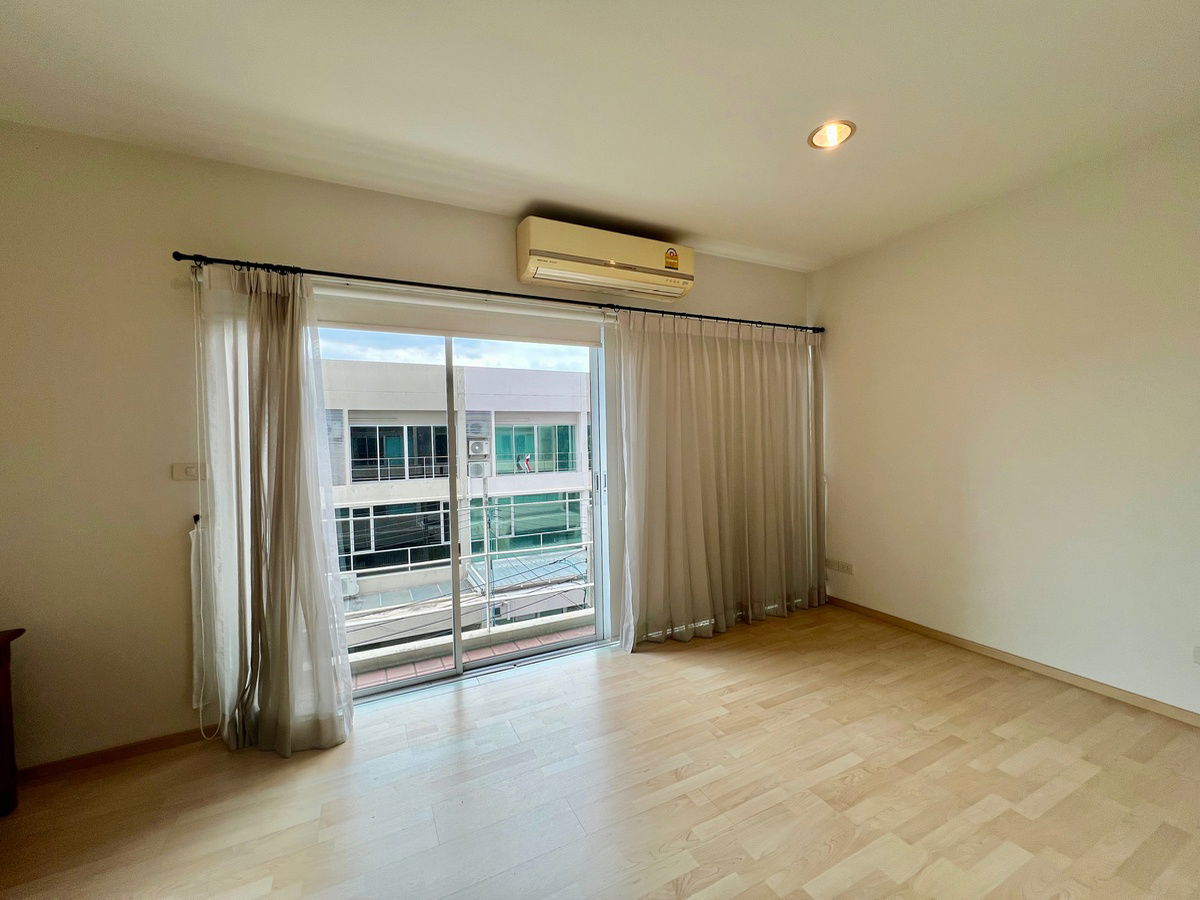 picture For Sale: 3-Story Townhome, Prime Location on Main Road – Noble Cube Pattanakarn - 21/26
